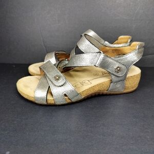 Josef Seibel Women's Natalya Platinum Glitter Strappy Flower Wedge Sandal Sz 6.5